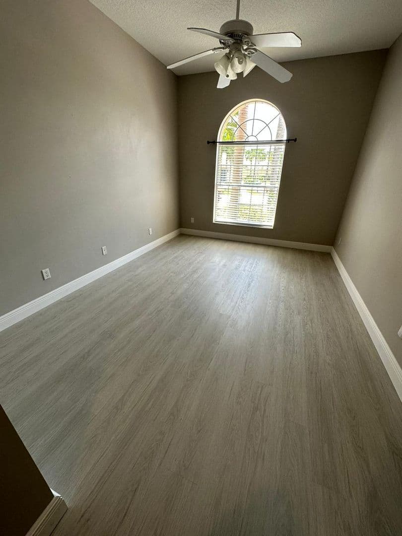 PORT ST LUCIE House: 677 SW ANDROS CIR