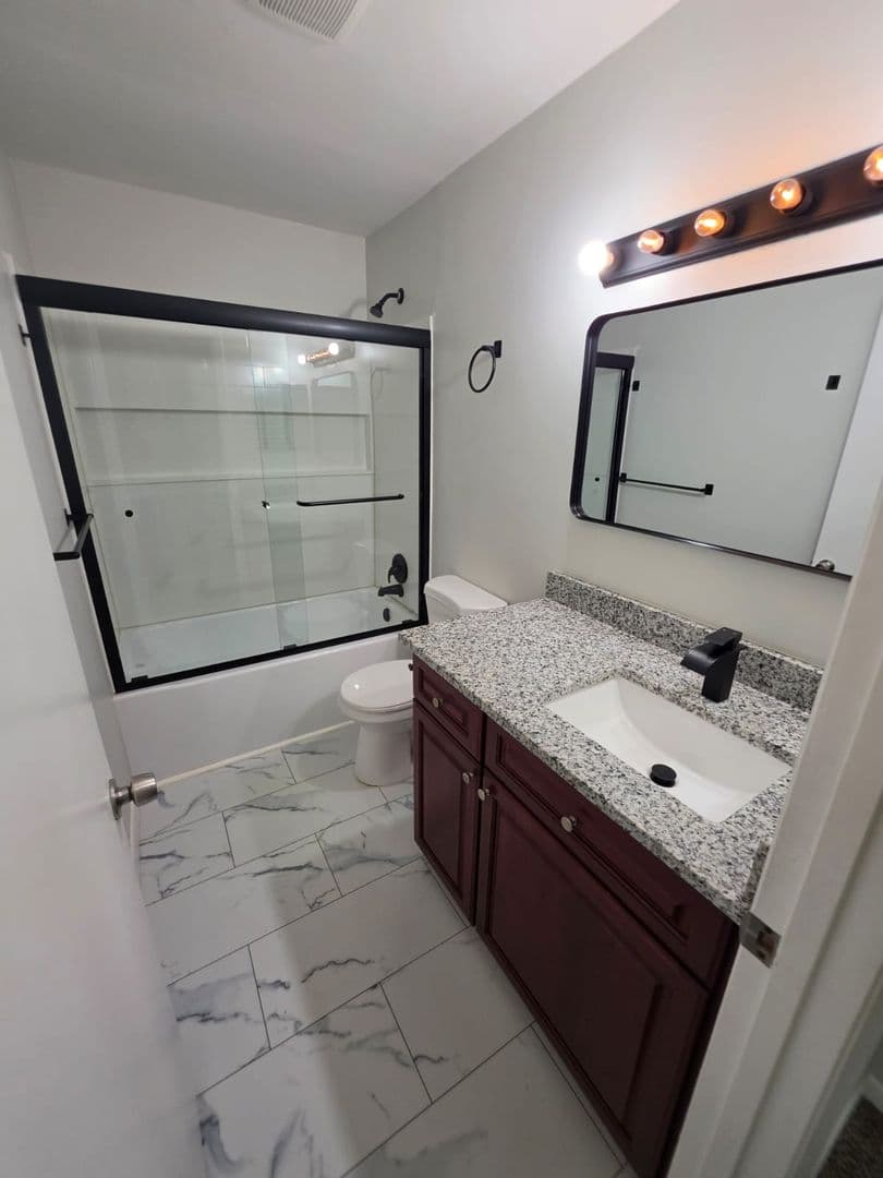 Stuart House: 2976 SE Bonita Street