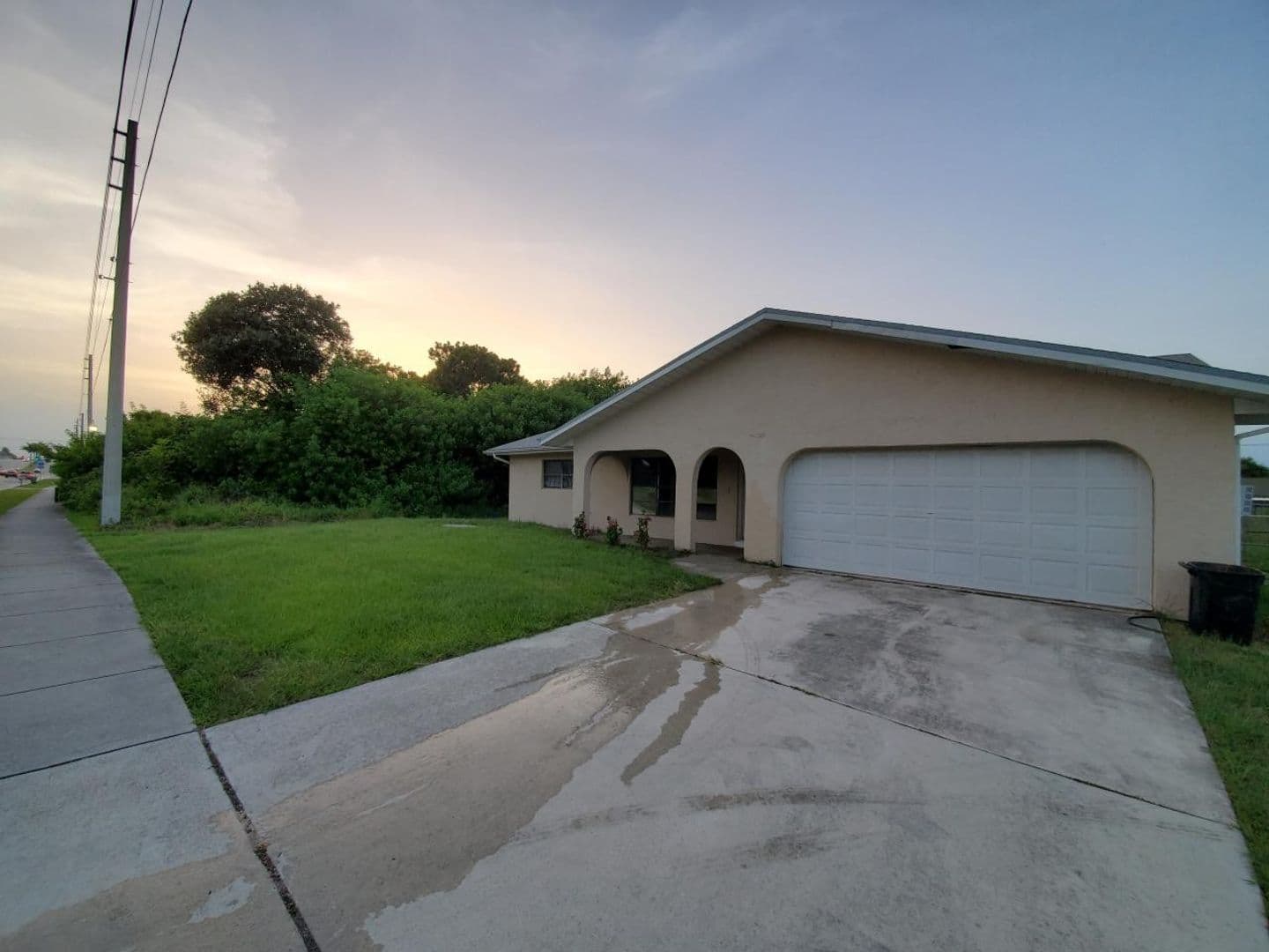 Port St Lucie House: 639 NW Prima Vista Blvd