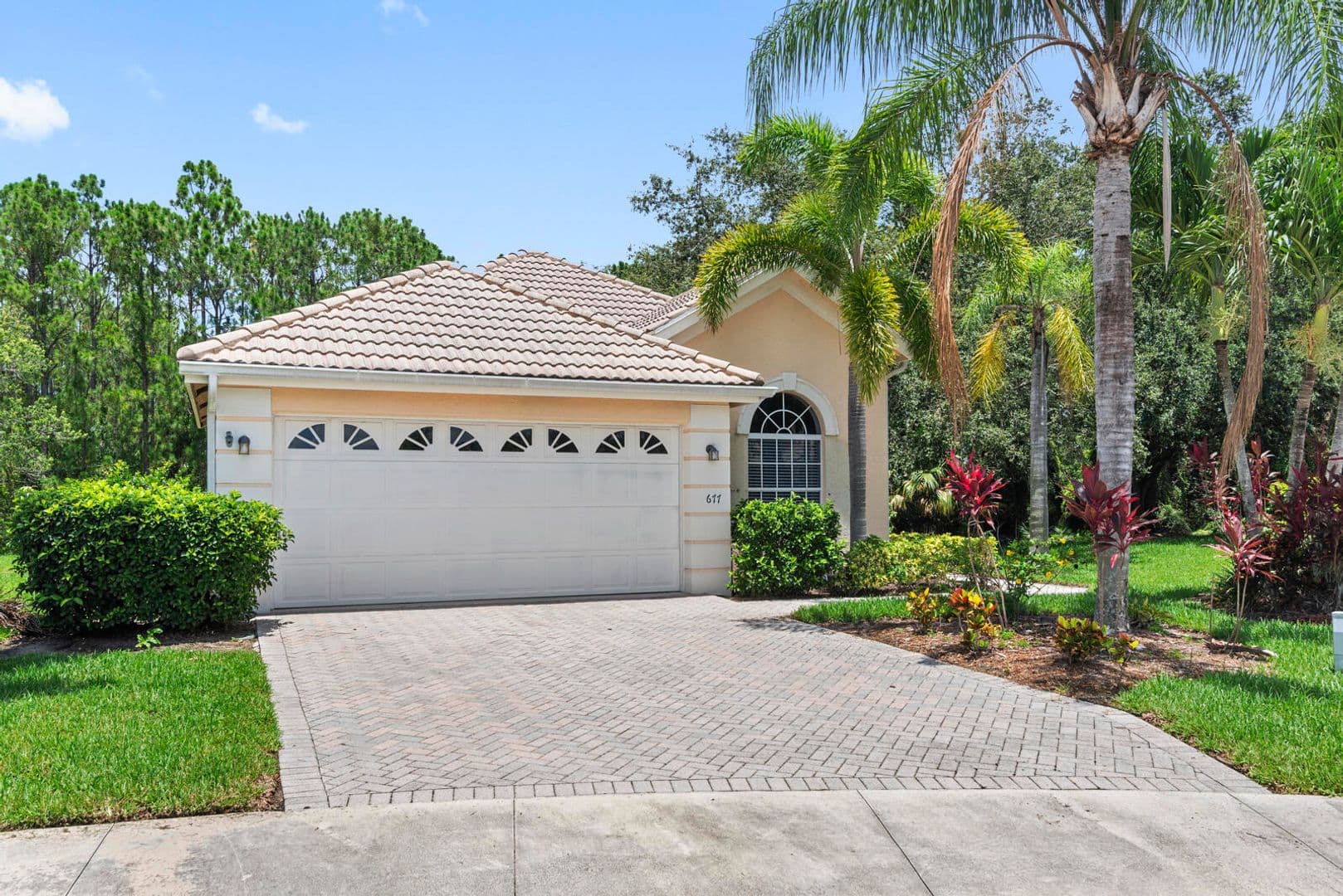 PORT ST LUCIE House: 677 SW ANDROS CIR