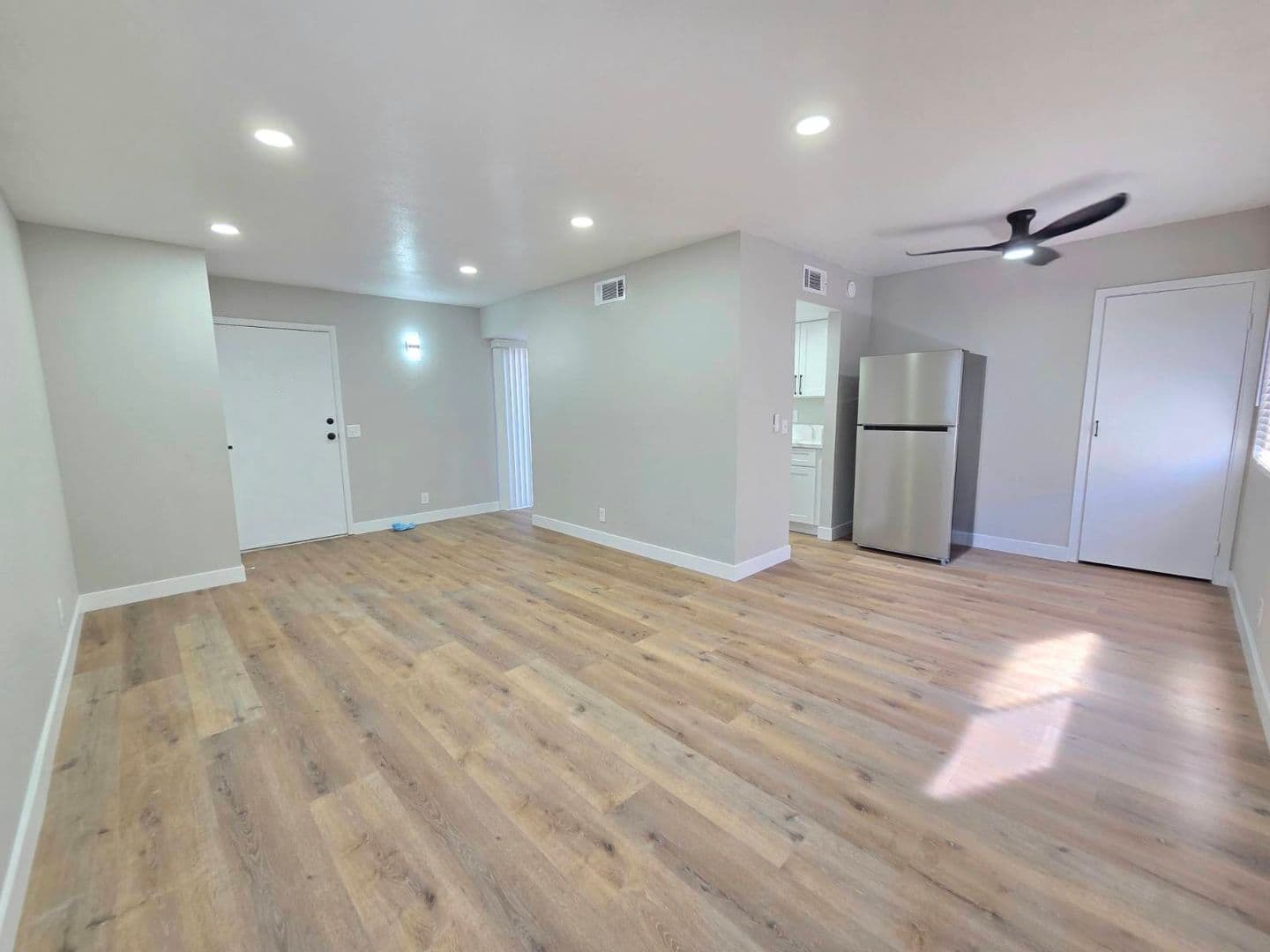 LAS VEGAS Apartment: HENNYPLEX UNITS