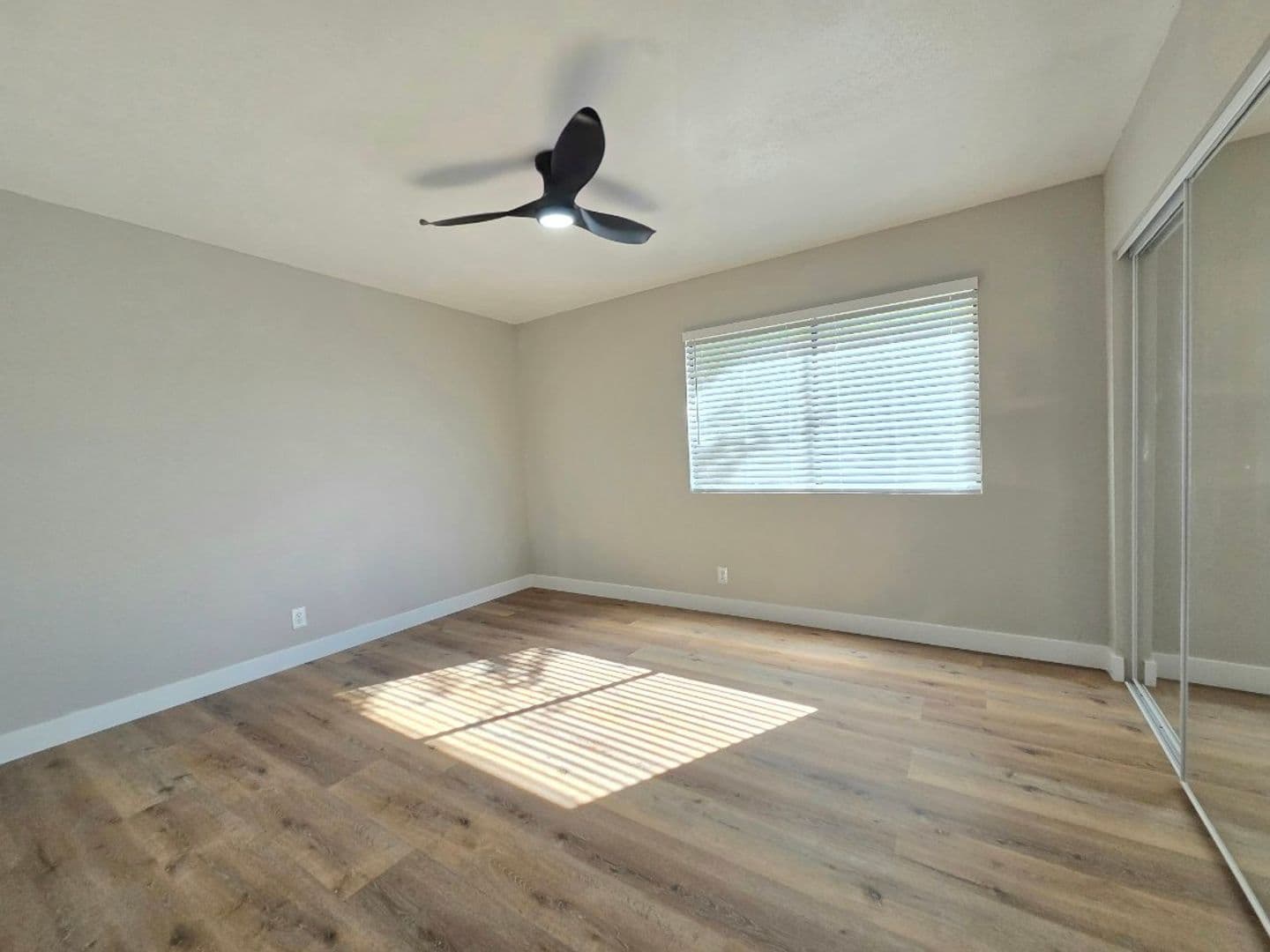 LAS VEGAS Apartment: HENNYPLEX UNITS