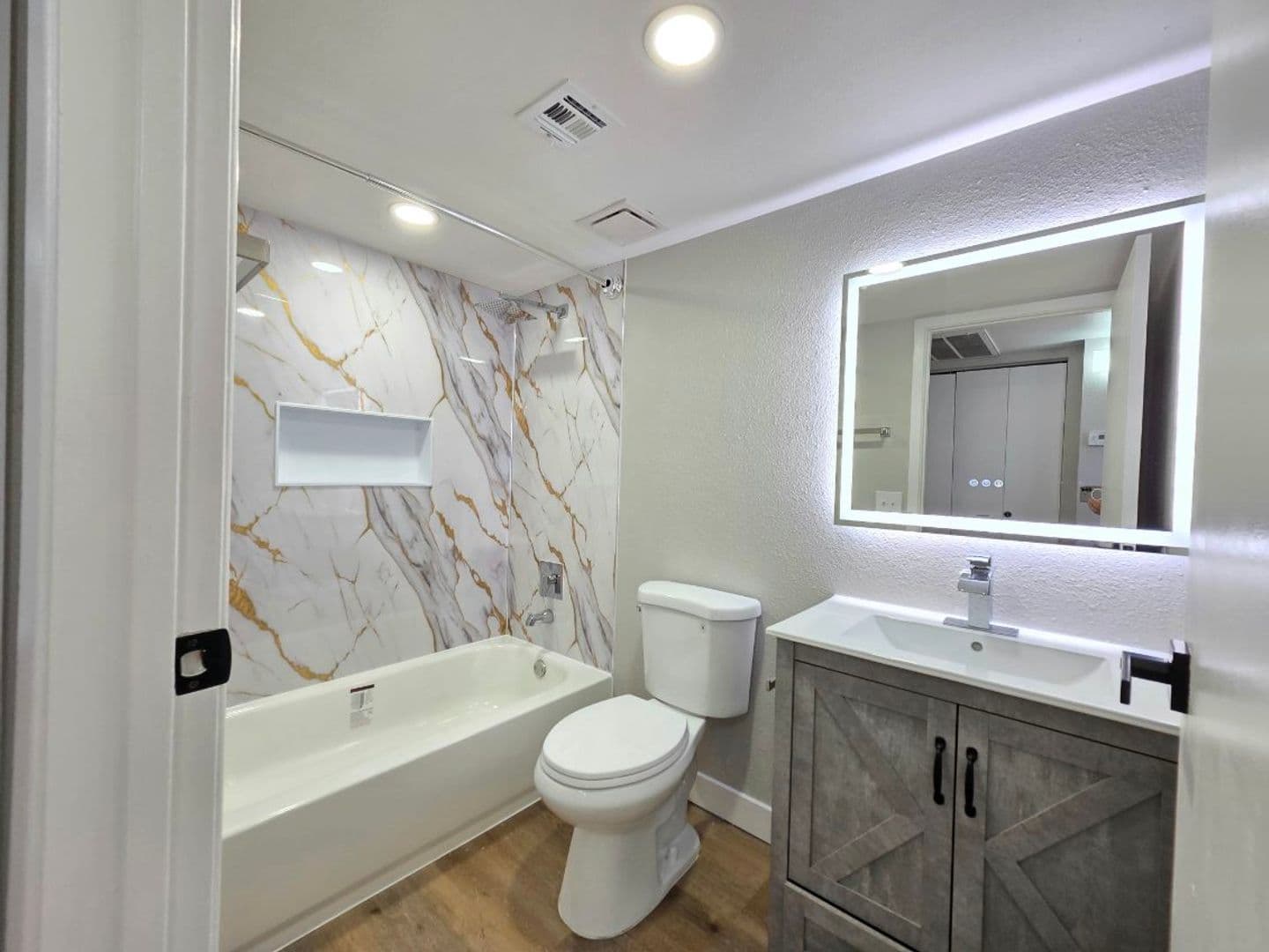 LAS VEGAS Apartment: HENNYPLEX UNITS