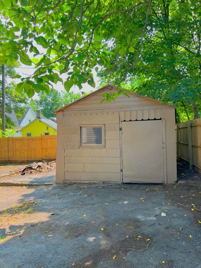 Rochester House: 157 Dr Samuel McCree Way
