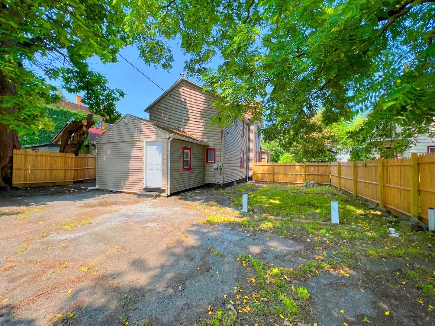 Rochester House: 157 Dr Samuel McCree Way