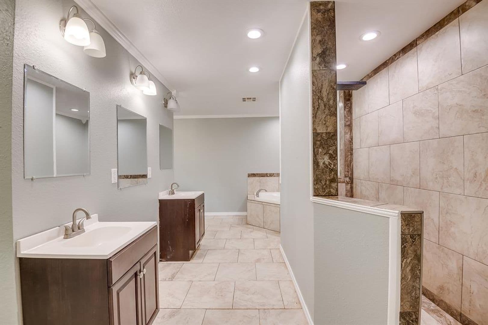 Harrah House: 331743 E 1020 Rd