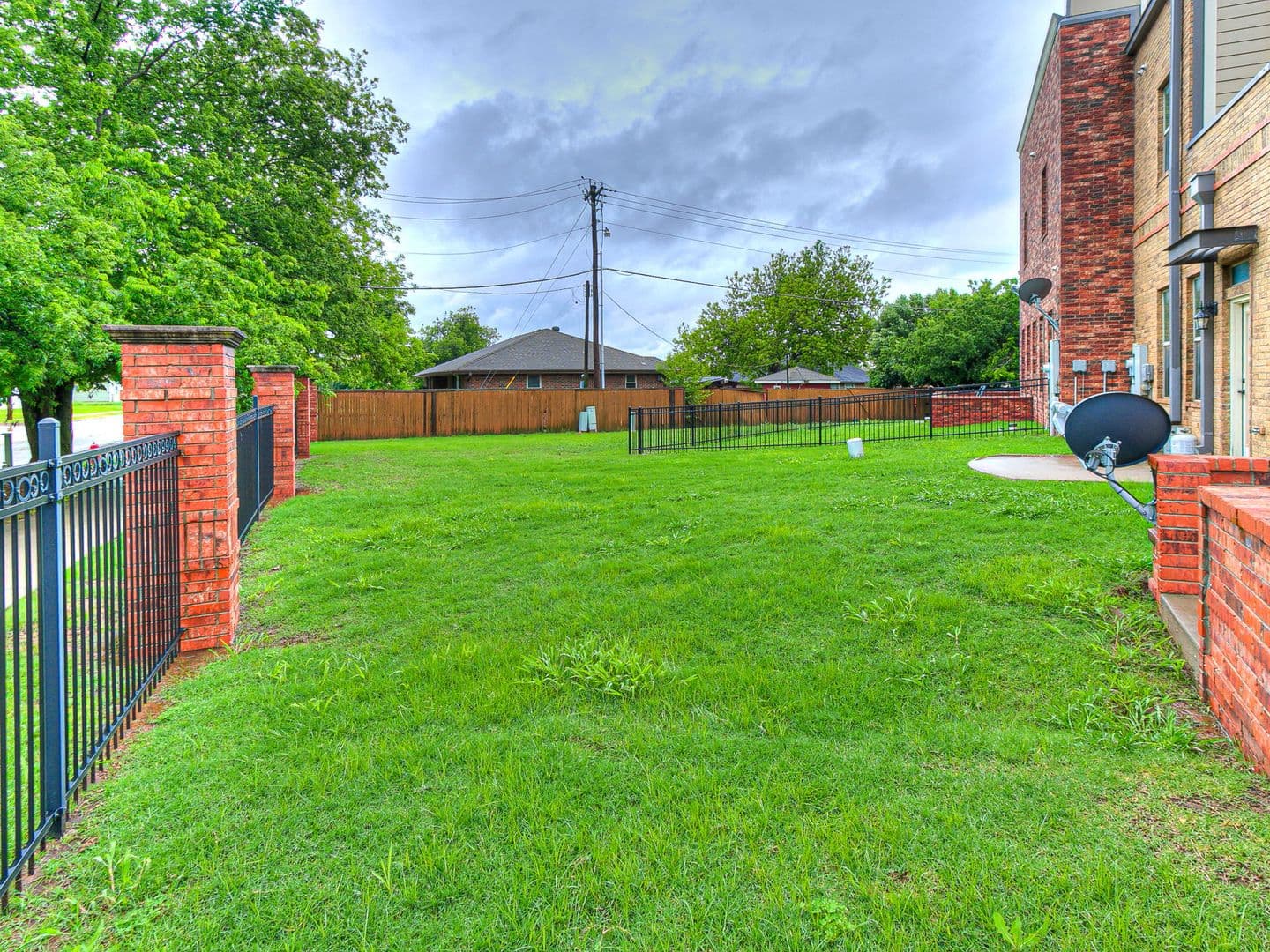 Edmond House: 589 S Fretz Ave