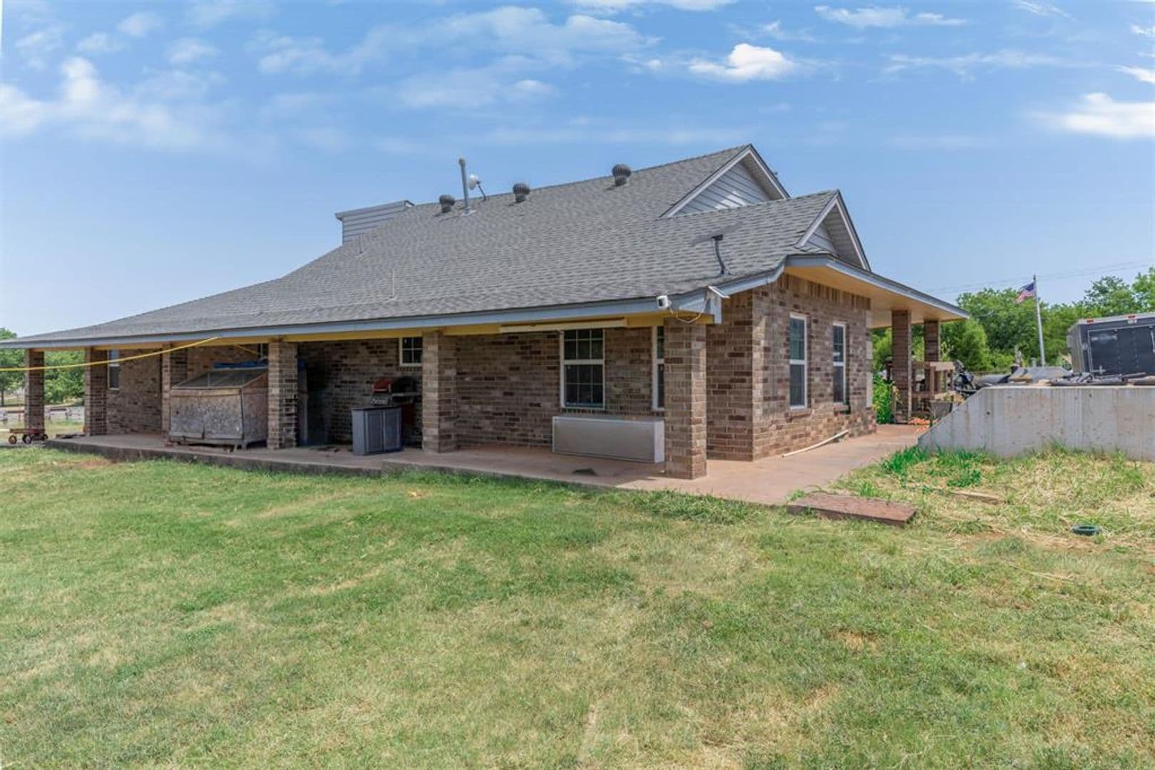 Jones House: 7435 N Peebly Road