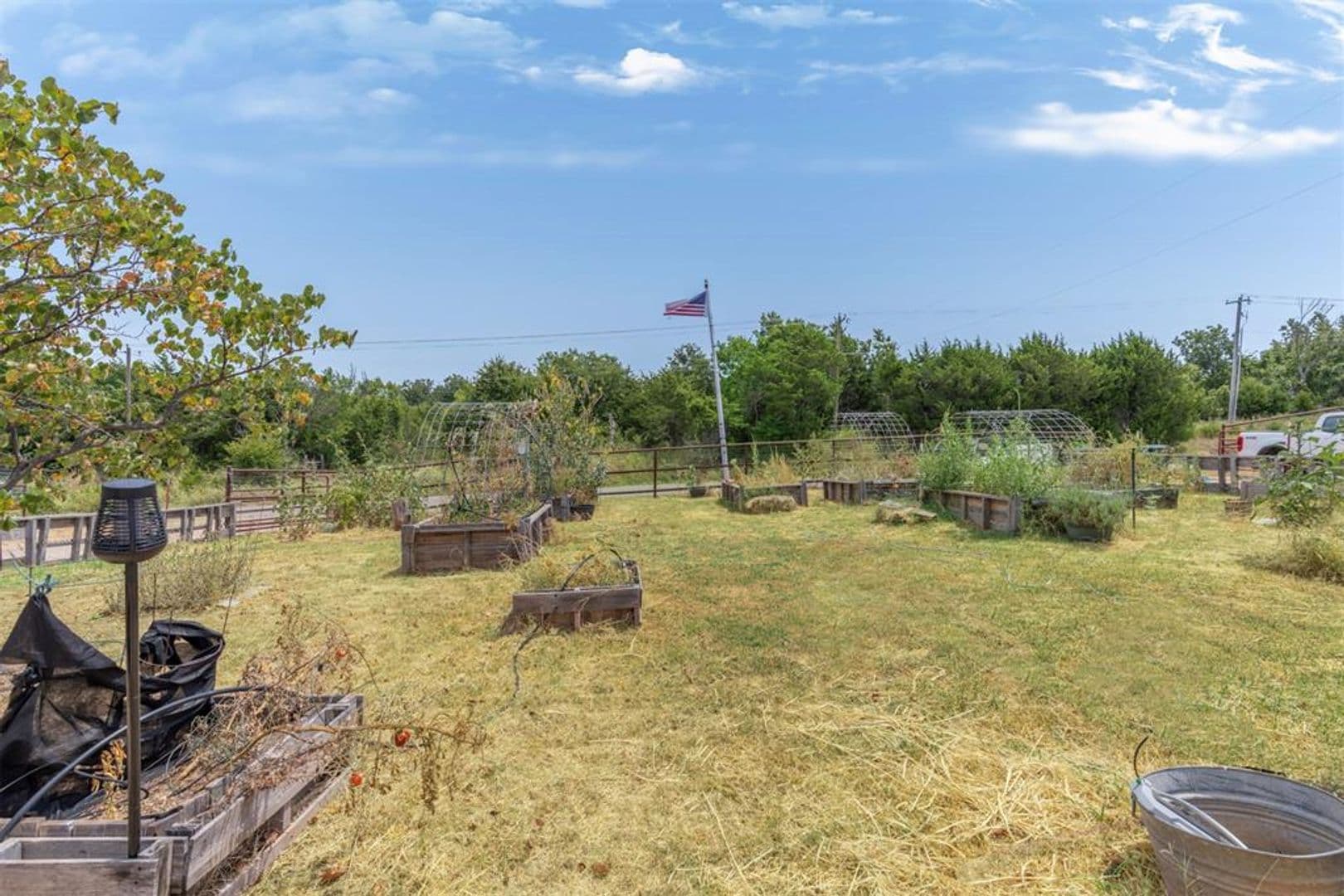 Jones House: 7435 N Peebly Road