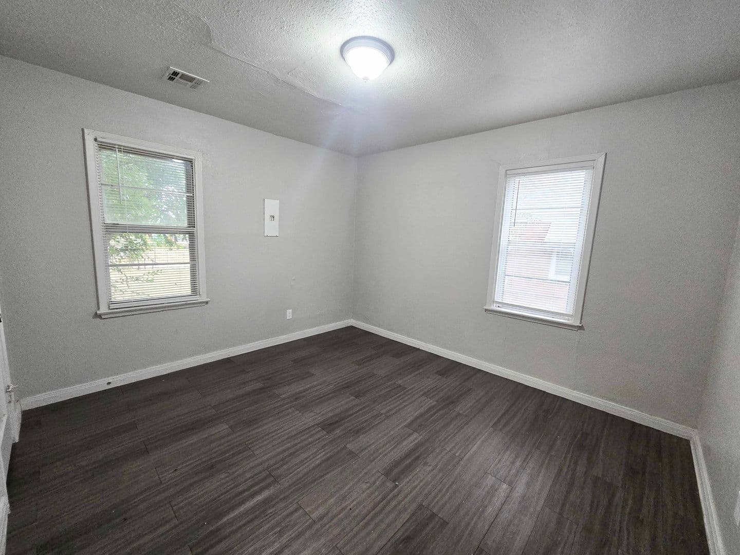 Midwest City House: 515 E Indian Drive