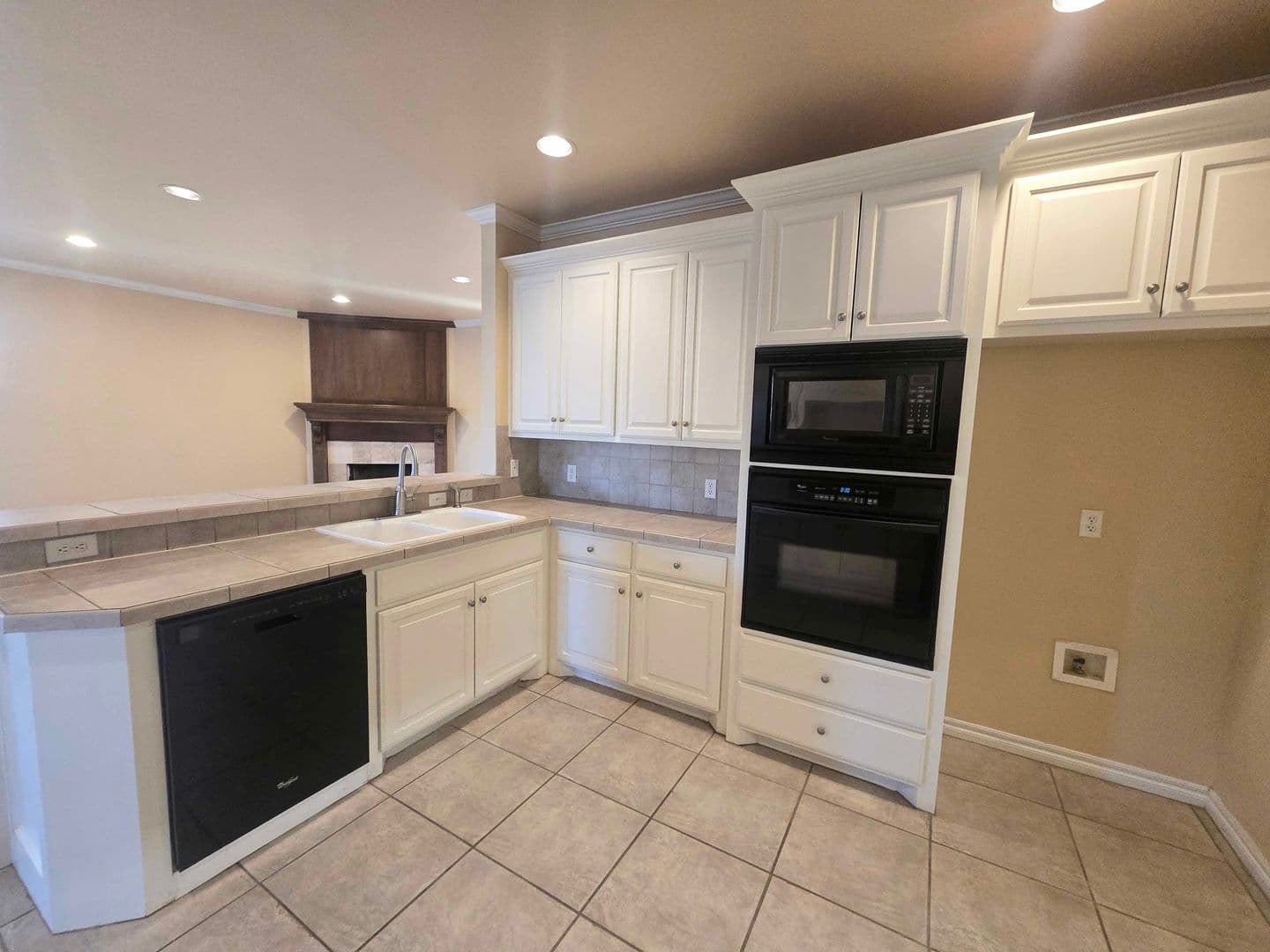 Edmond House: 17205 Cedar Dr