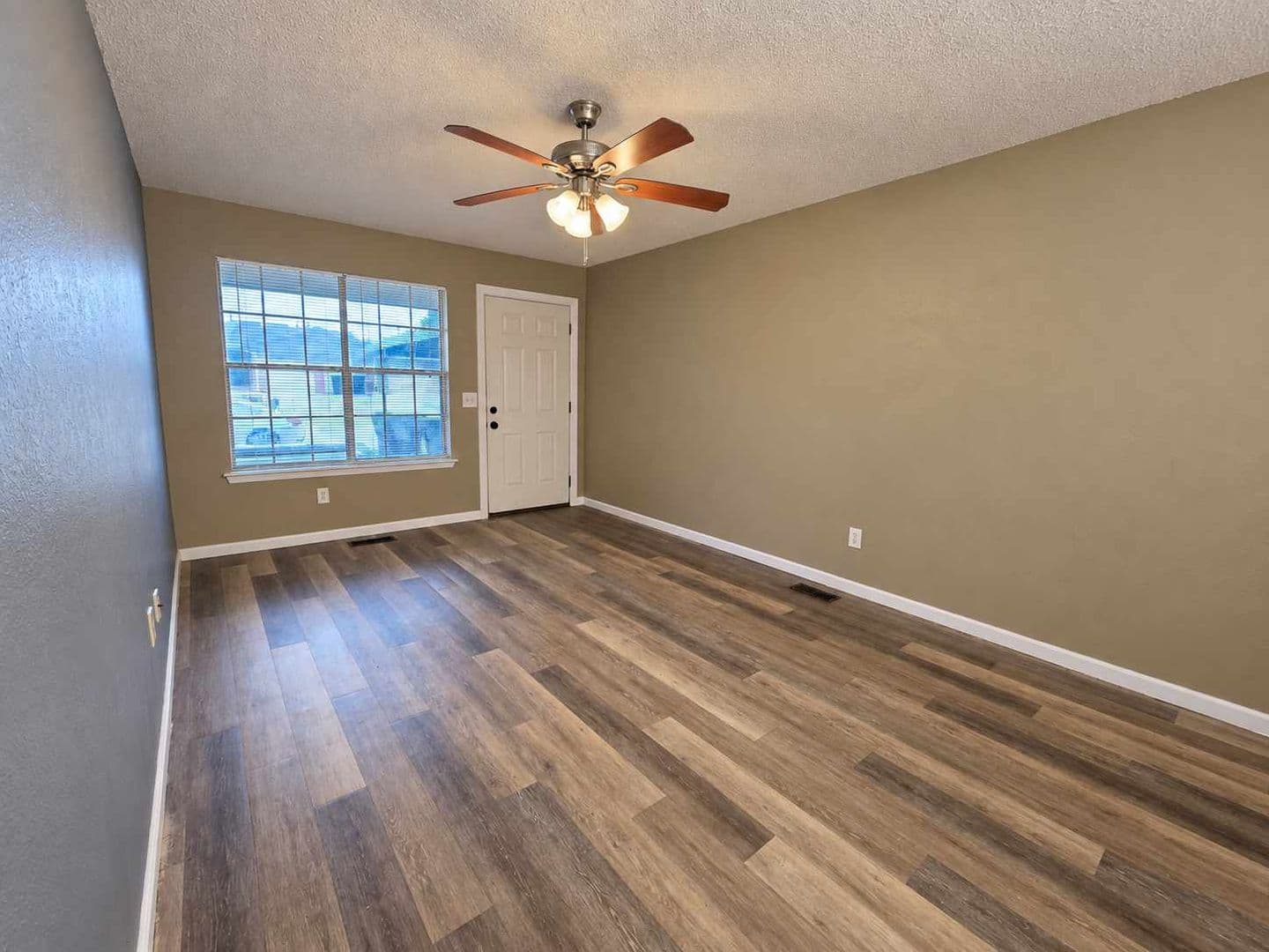 Midwest City House: 9717 NE 2ND ST