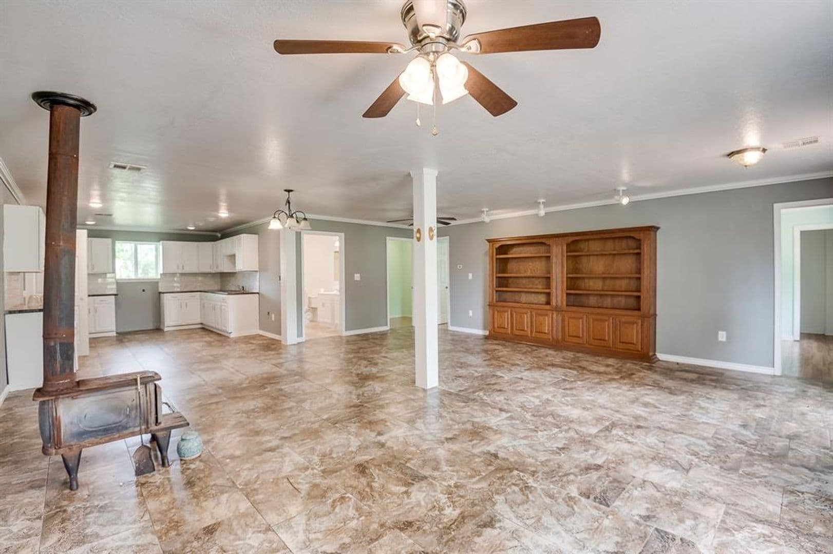 Harrah House: 331743 E 1020 Rd