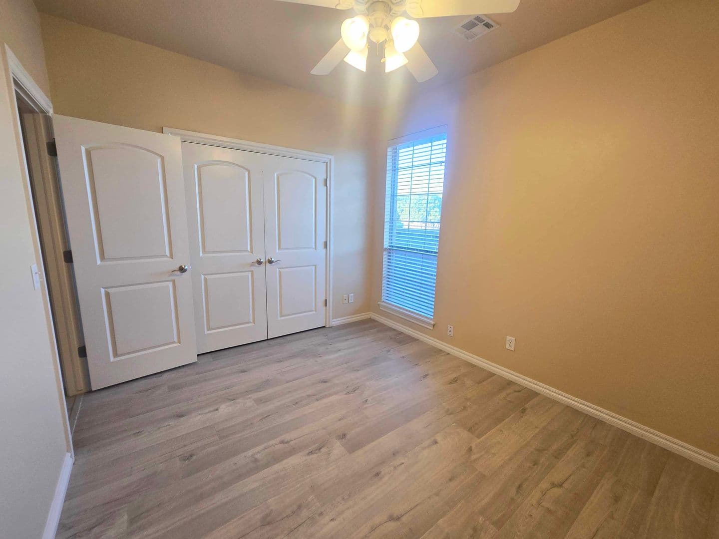 Edmond House: 17205 Cedar Dr