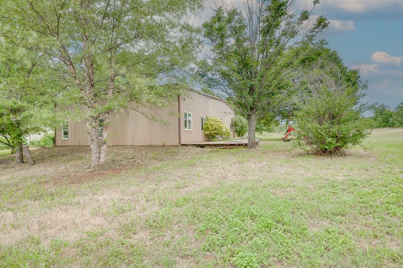 Harrah House: 331743 E 1020 Rd