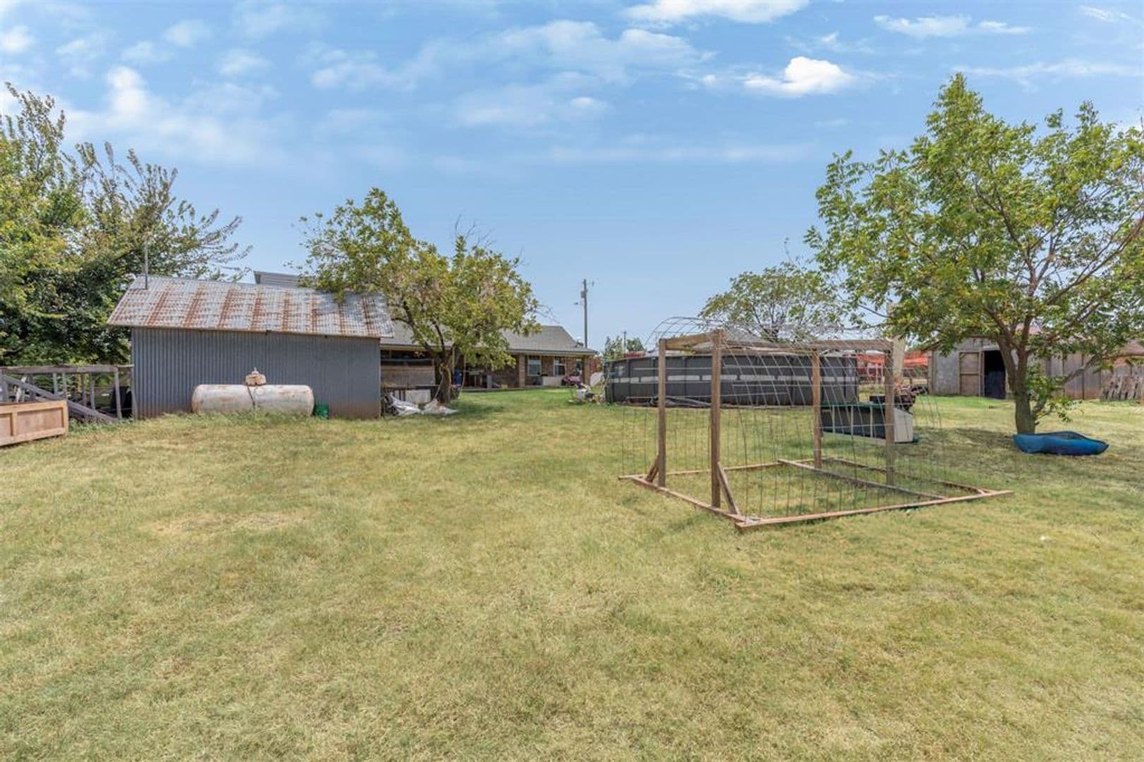 Jones House: 7435 N Peebly Road