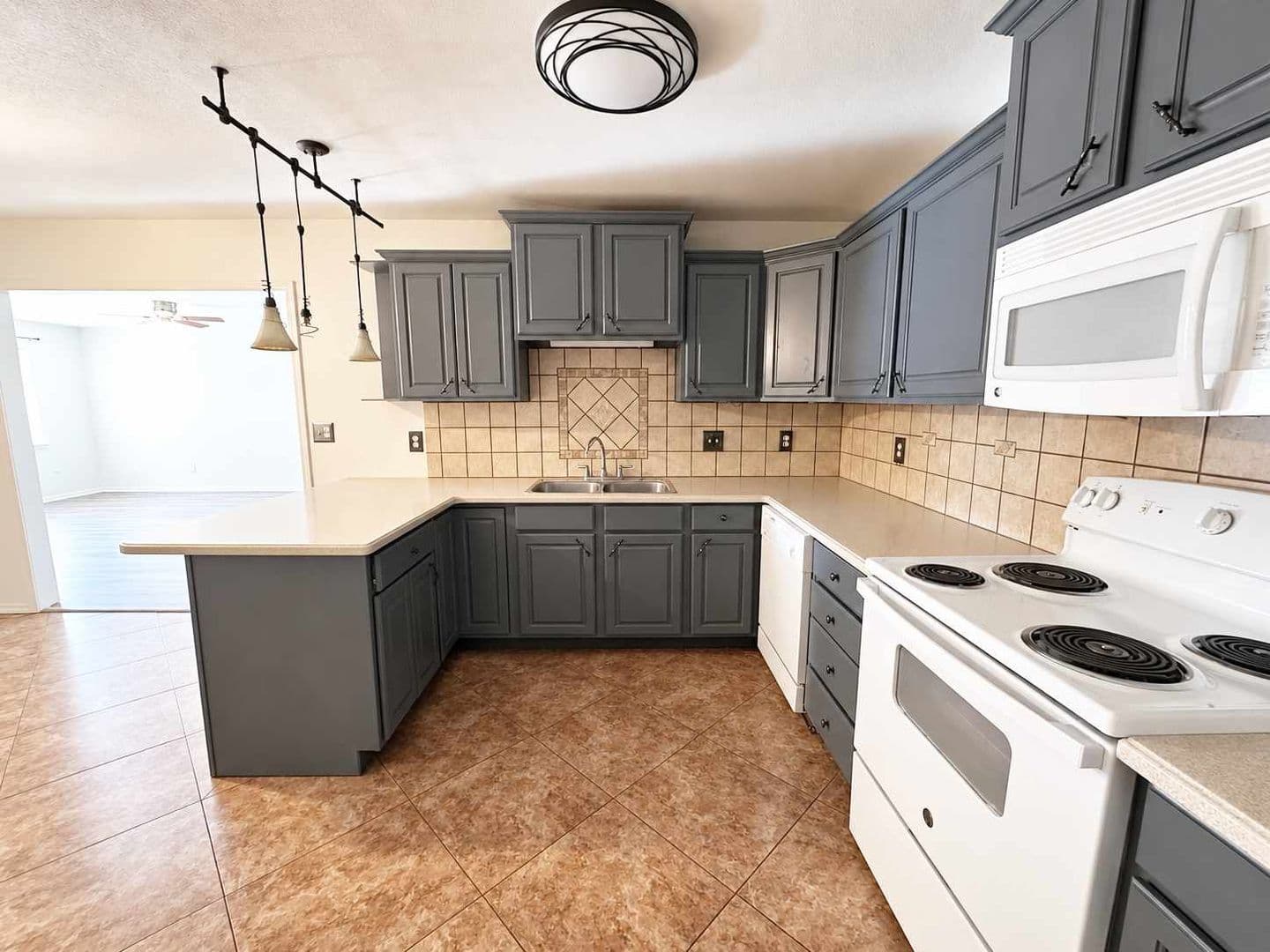 Moore House: 208 Cherrywood Drive