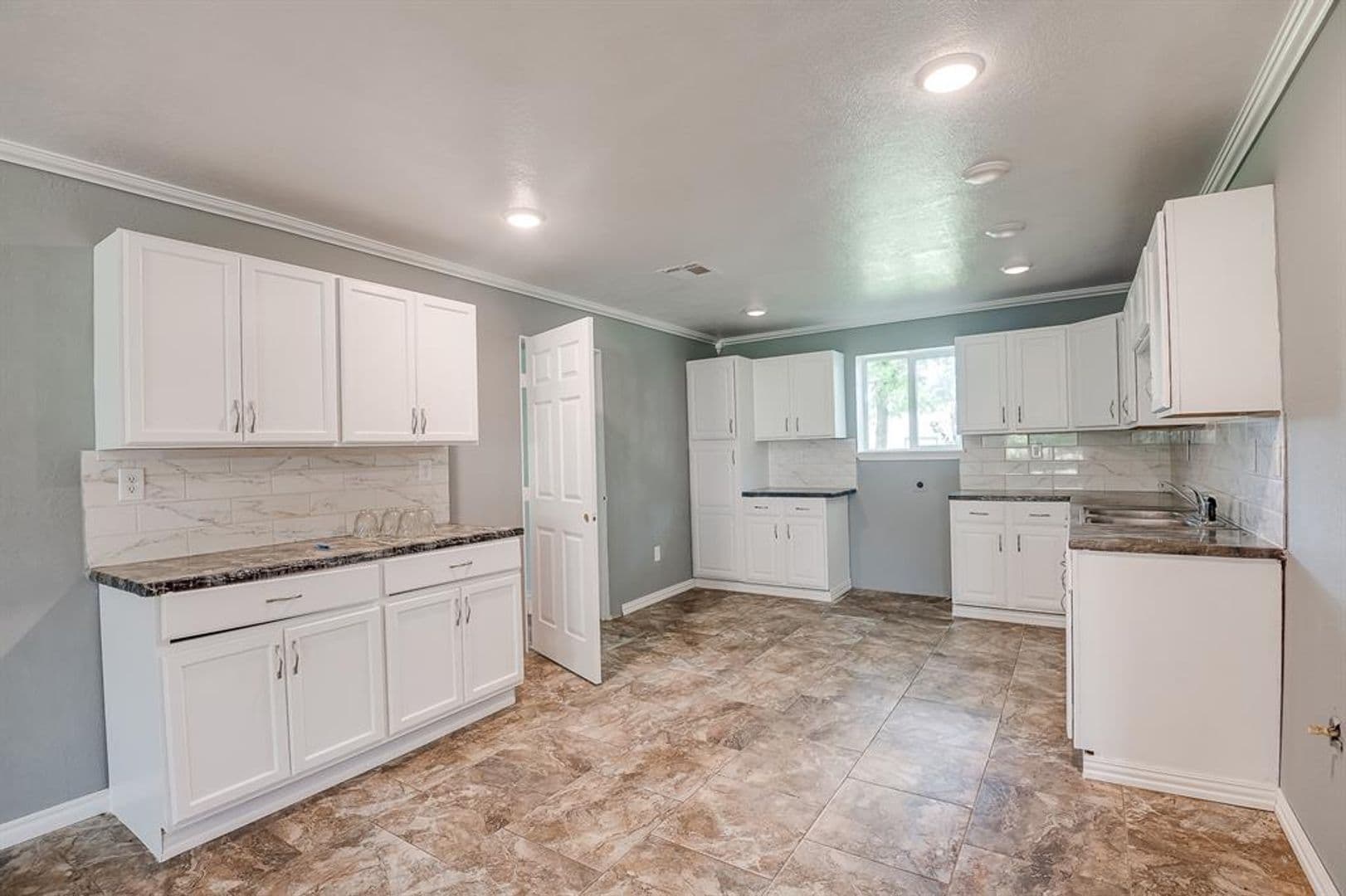 Harrah House: 331743 E 1020 Rd