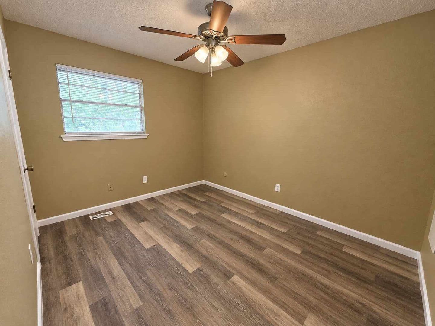 Midwest City House: 9717 NE 2ND ST