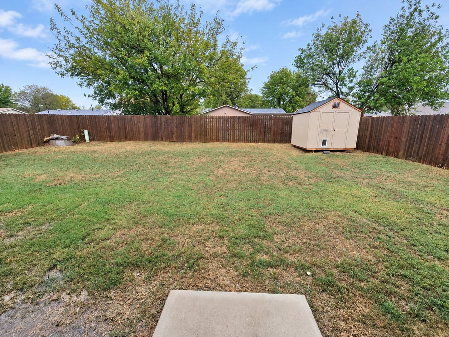 Mustang House: 525 W Ava Dr