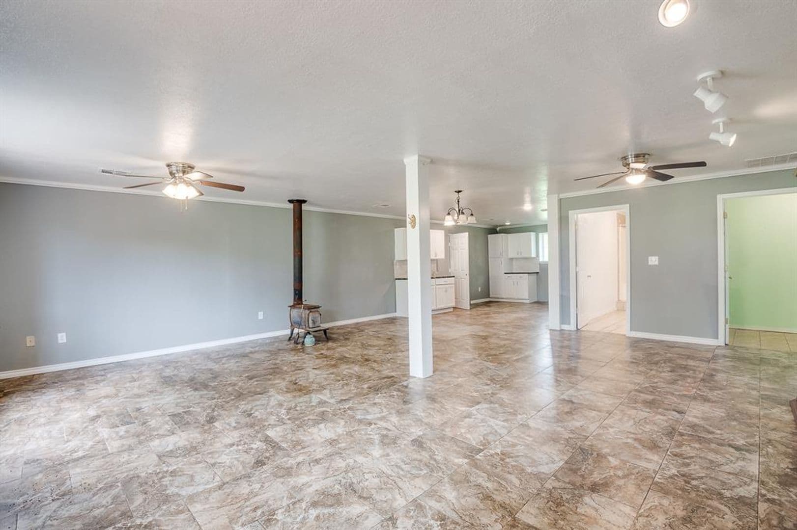 Harrah House: 331743 E 1020 Rd