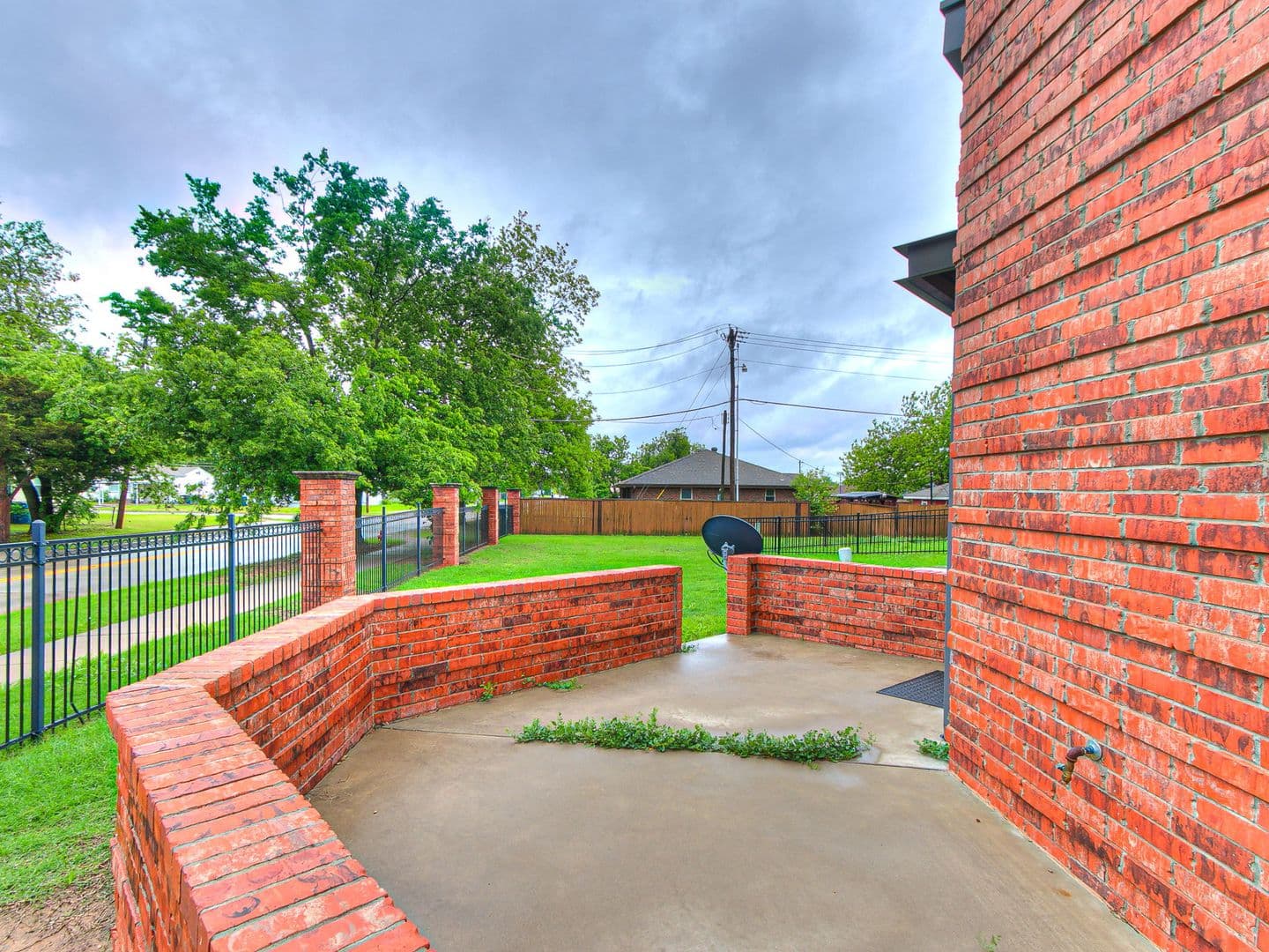 Edmond House: 589 S Fretz Ave