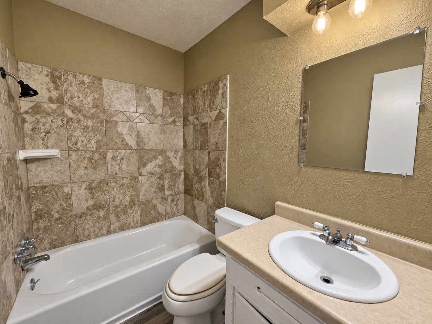 Midwest City House: 9717 NE 2ND ST