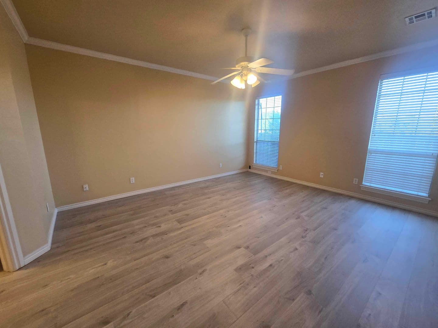 Edmond House: 17205 Cedar Dr
