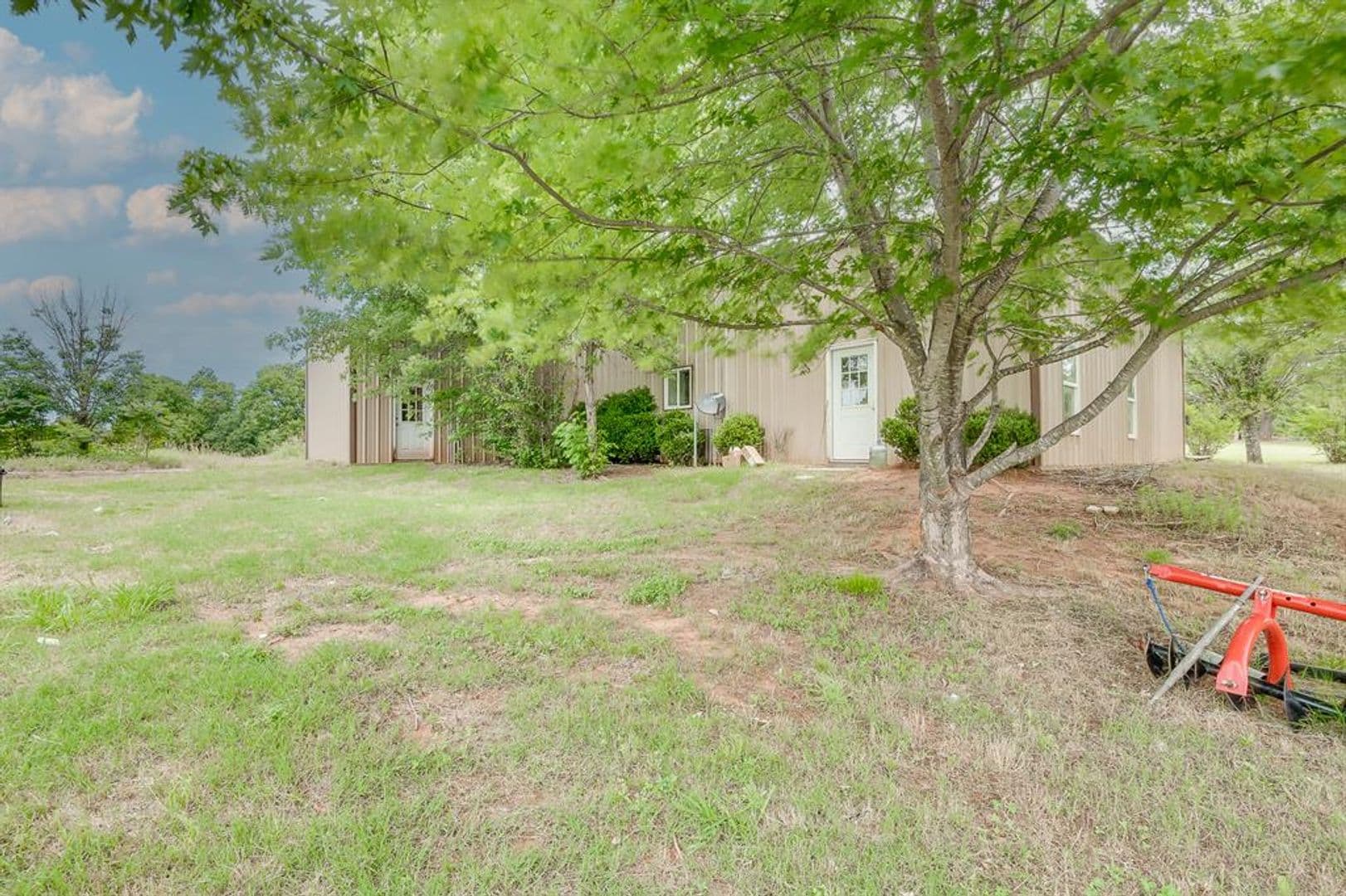 Harrah House: 331743 E 1020 Rd