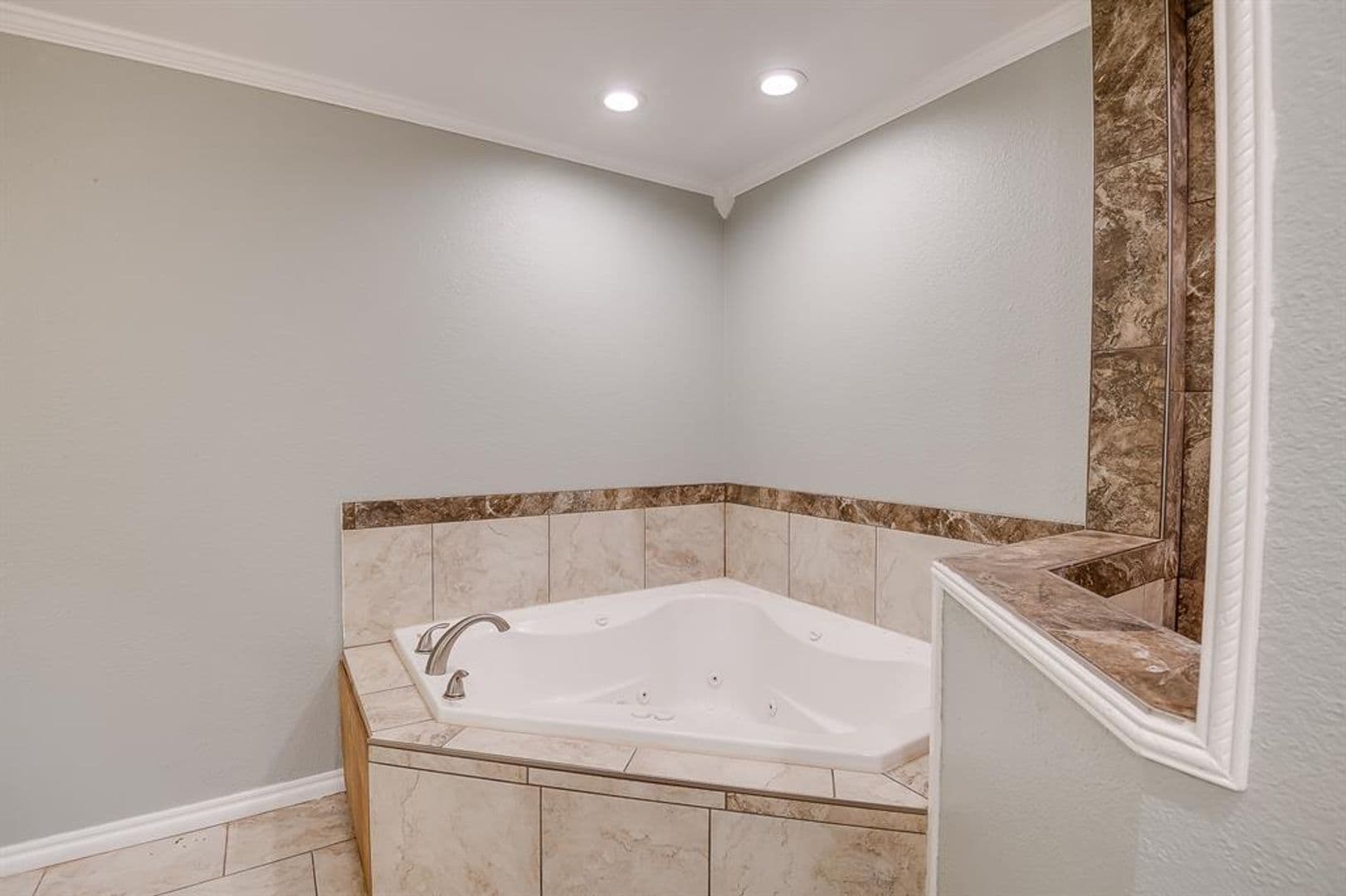 Harrah House: 331743 E 1020 Rd
