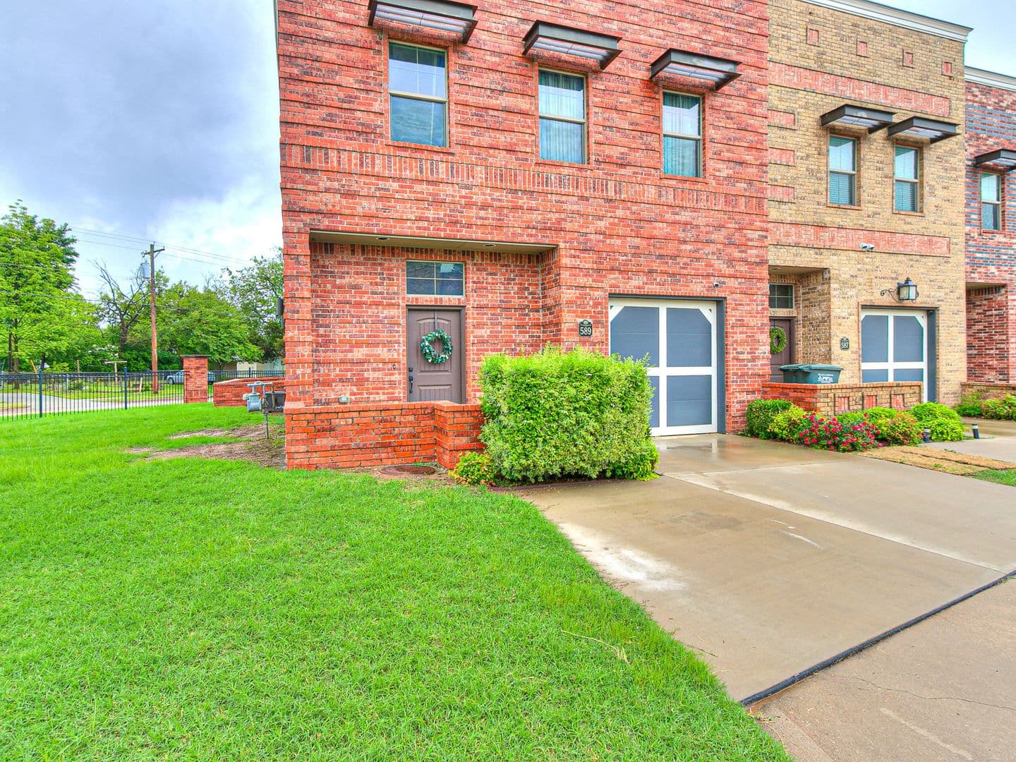 Edmond House: 589 S Fretz Ave
