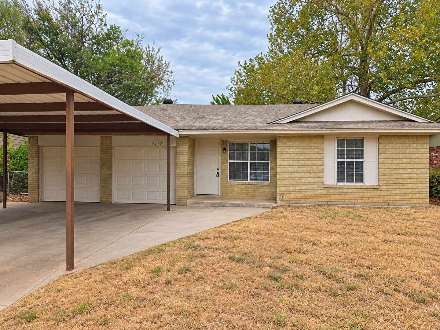 Midwest City House: 9717 NE 2ND ST