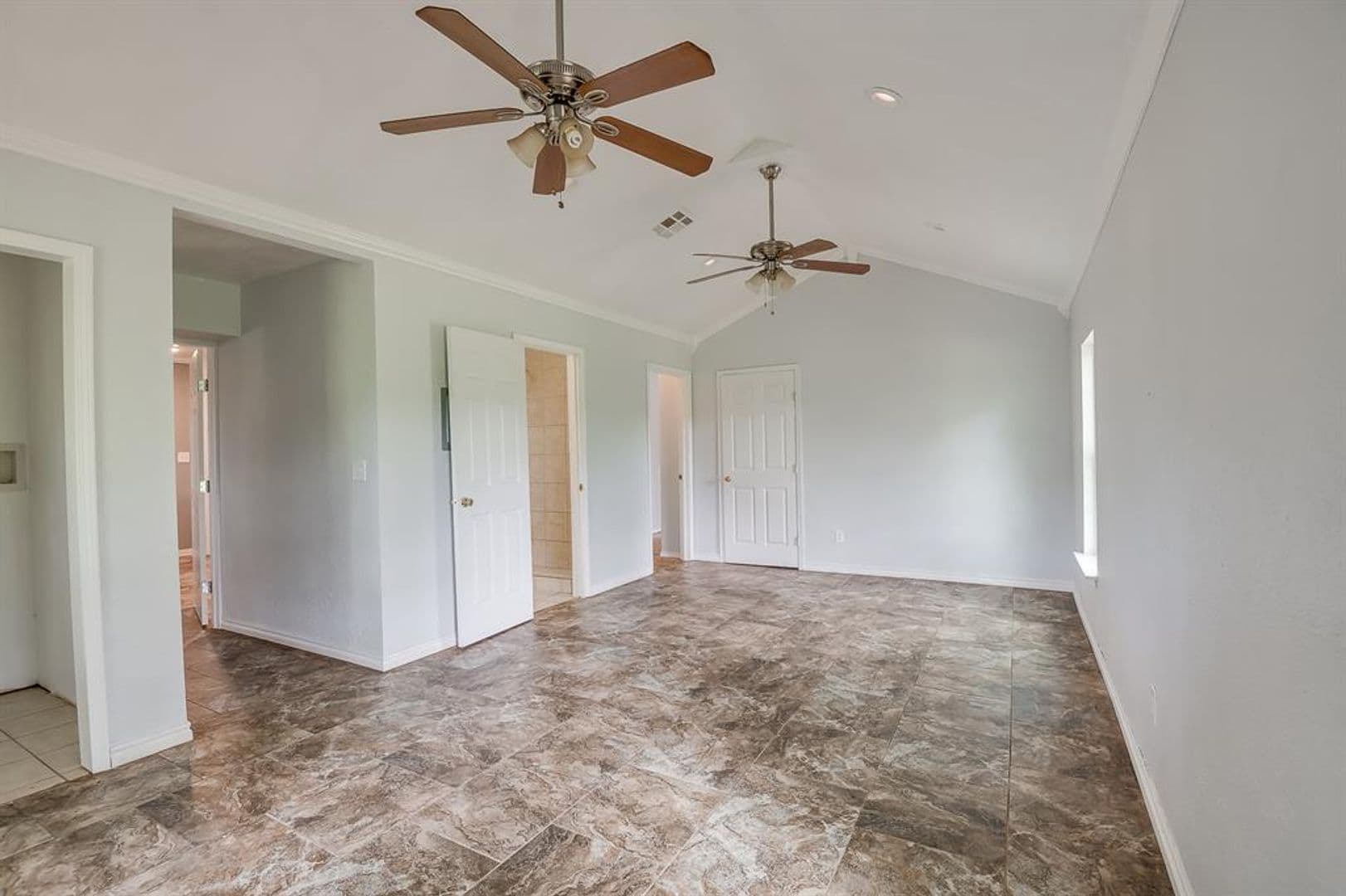 Harrah House: 331743 E 1020 Rd