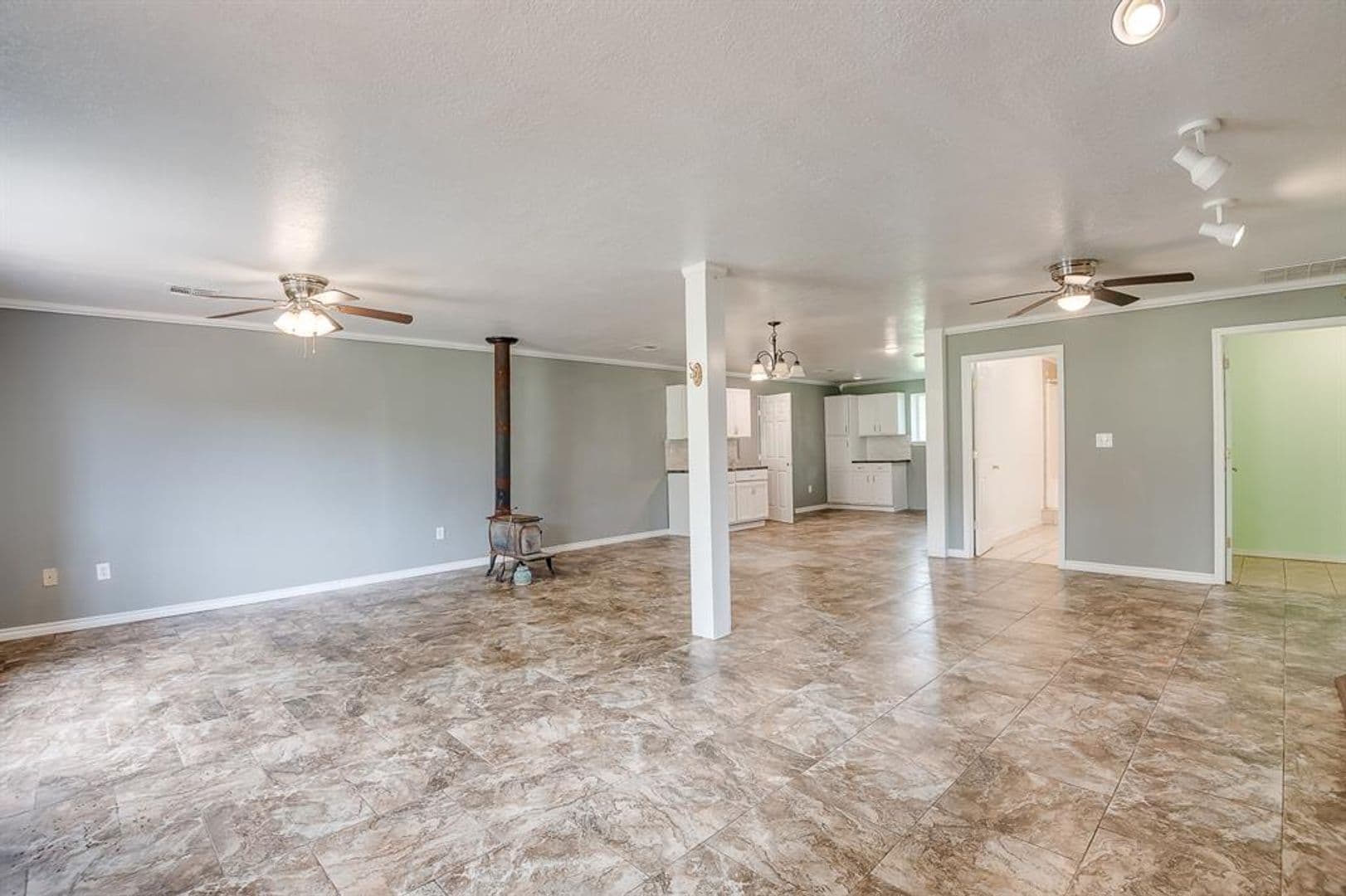 Harrah House: 331743 E 1020 Rd