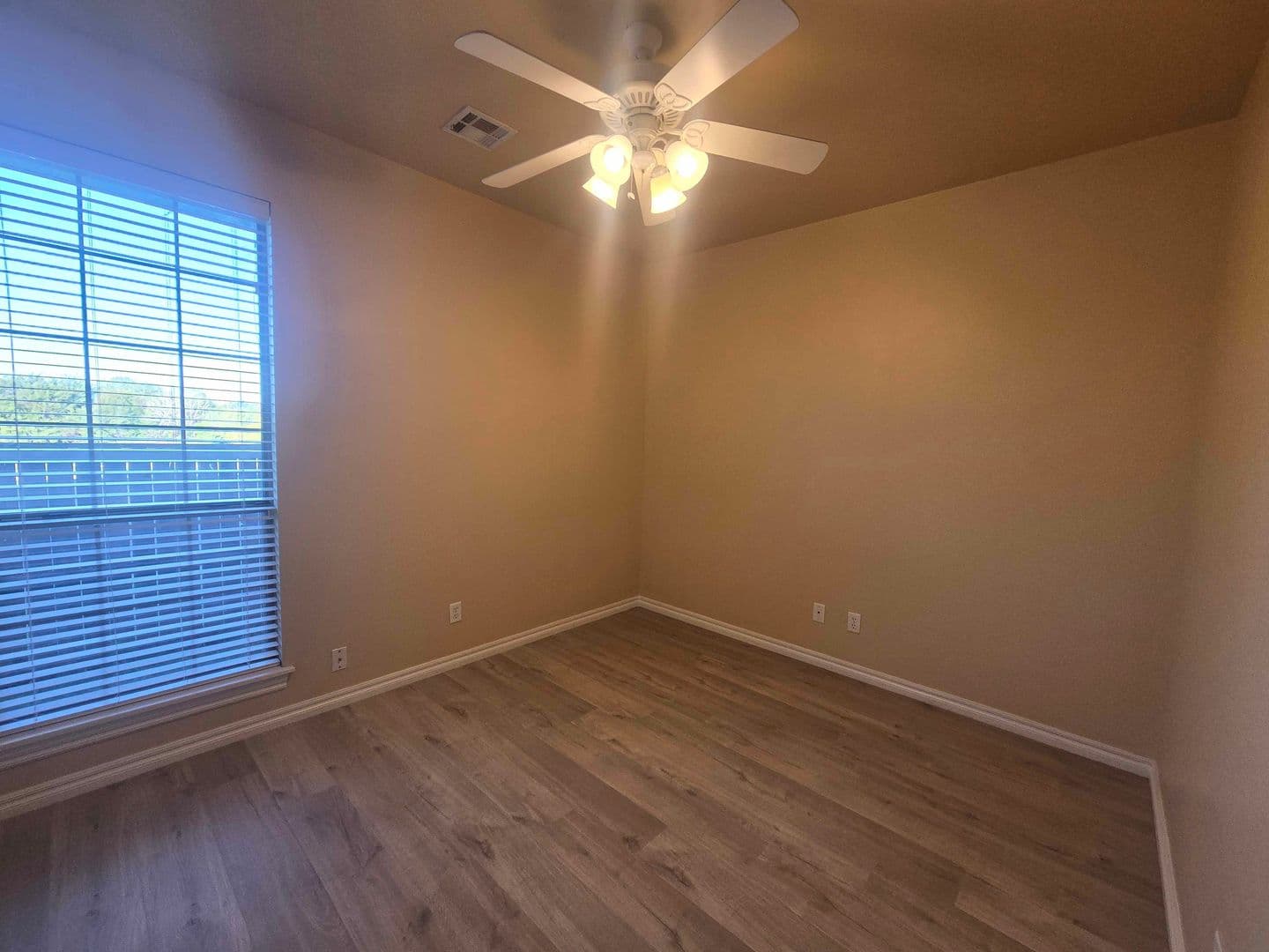 Edmond House: 17205 Cedar Dr