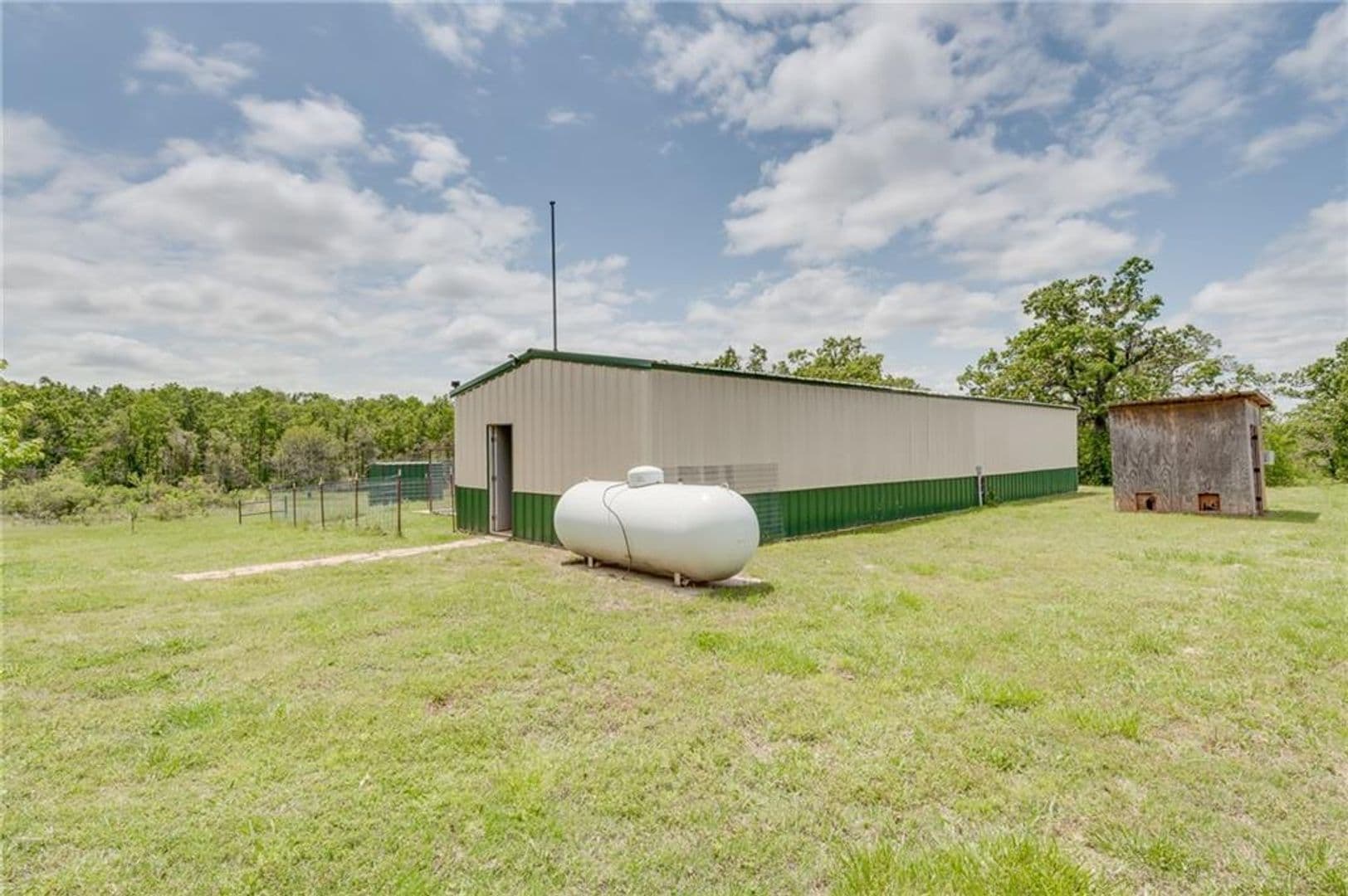 Harrah House: 331743 E 1020 Rd