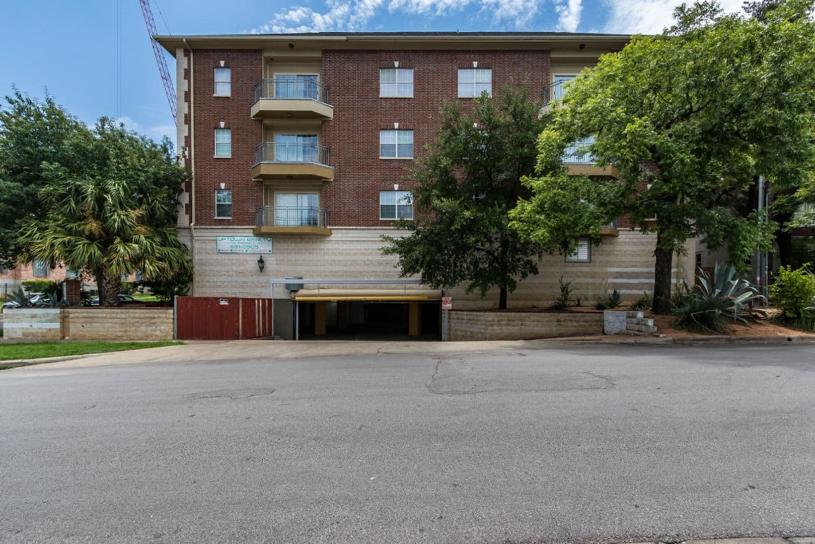 Austin House: 1023 W 24th Street #905