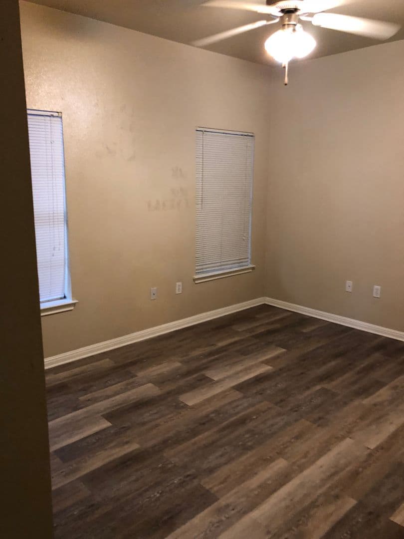 Austin House: 1023 W 24th Street #905