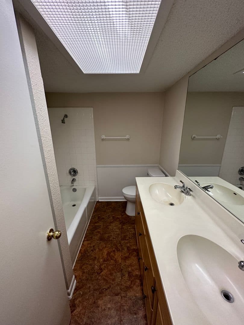 Austin Apartment: 1725 Toomey Rd