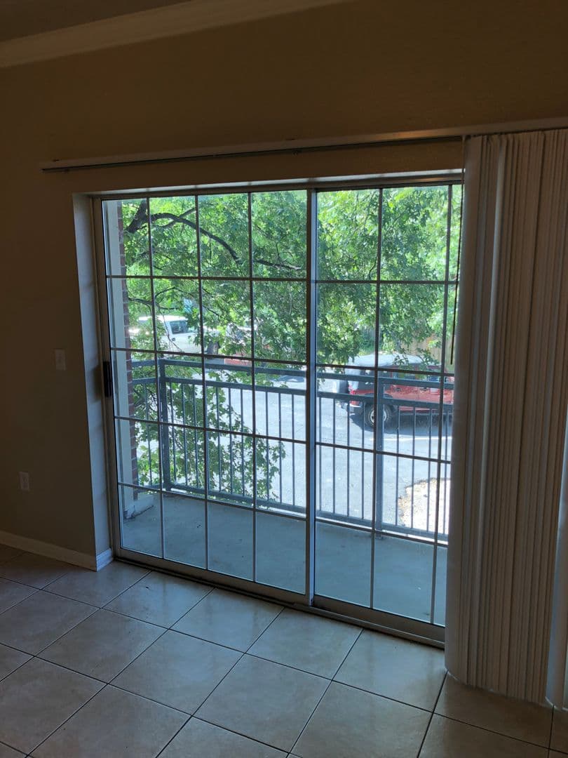 Austin House: 1023 W 24th Street #905