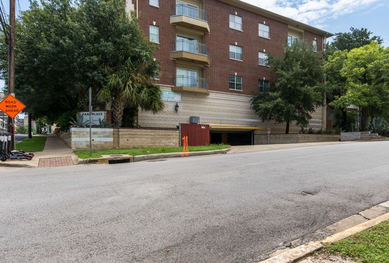 Austin House: 1023 W 24th Street #905