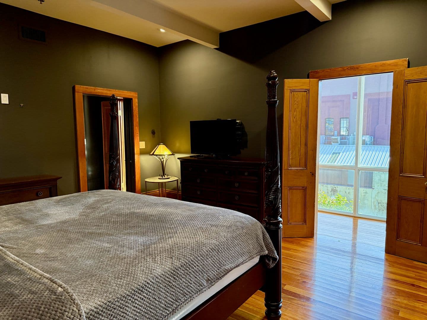 New Orleans Apartment: 730 Camp Street