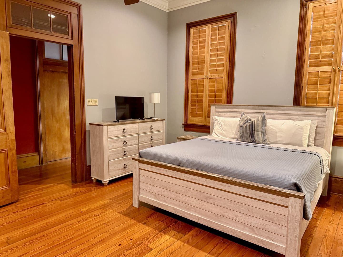 New Orleans Apartment: 730 Camp Street