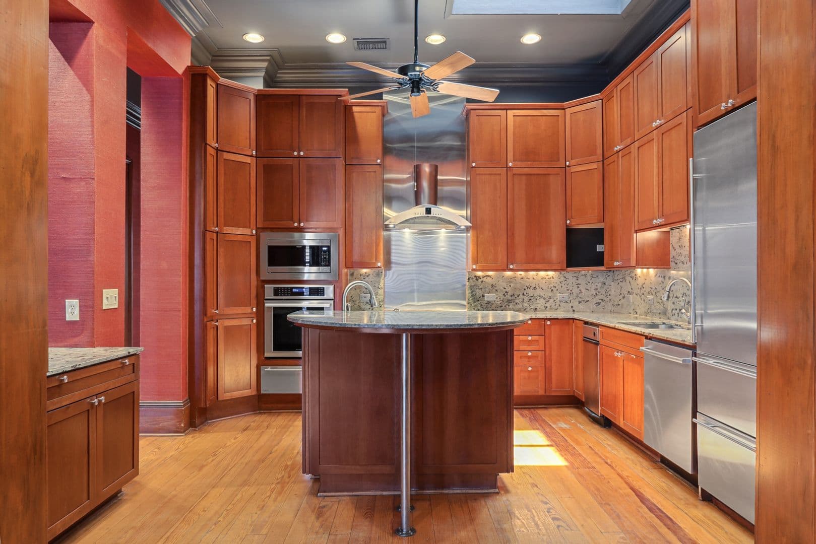 New Orleans Apartment: 730 Camp Street