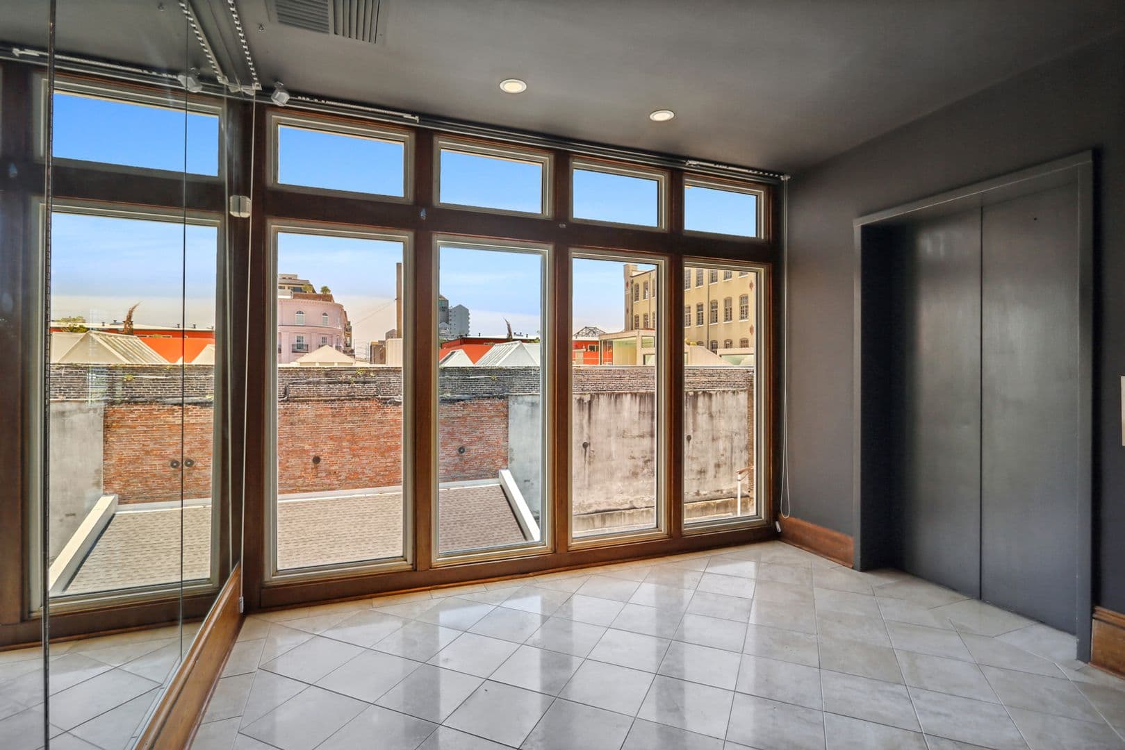New Orleans Apartment: 730 Camp Street