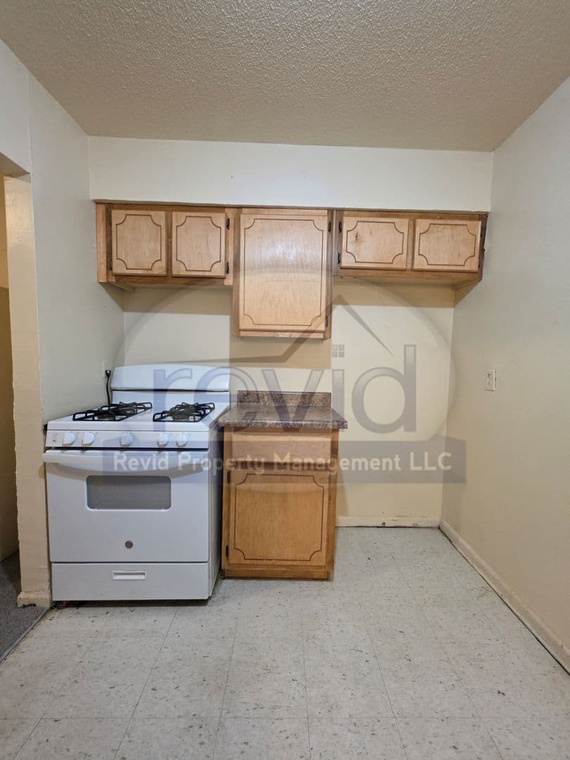 Memphis Apartment: 1861 Corning Ave.