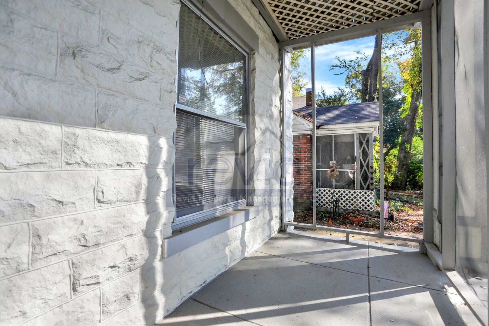 Memphis Apartment: 1742 Lawrence Ave.