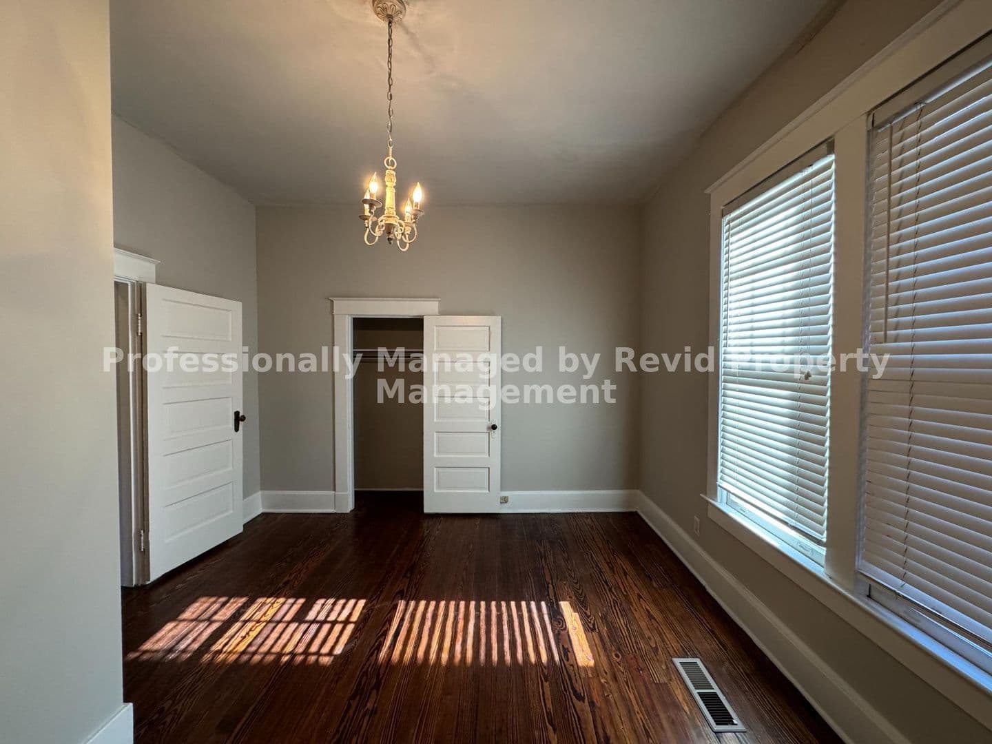 Memphis House: 77 N. Tucker