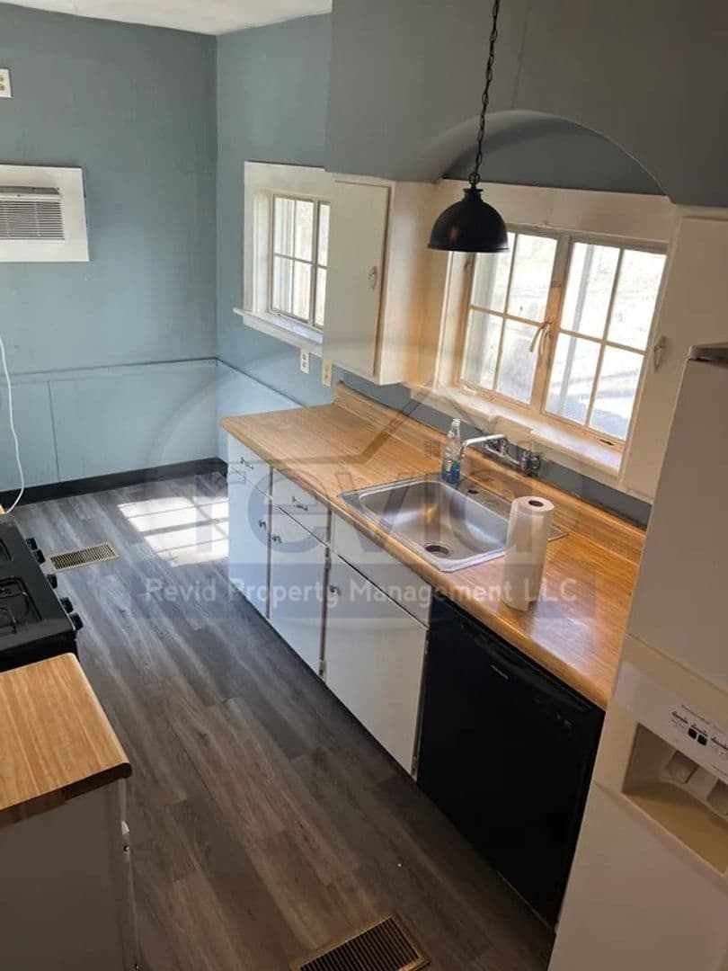 Memphis Apartment: 25 S. Barksdale
