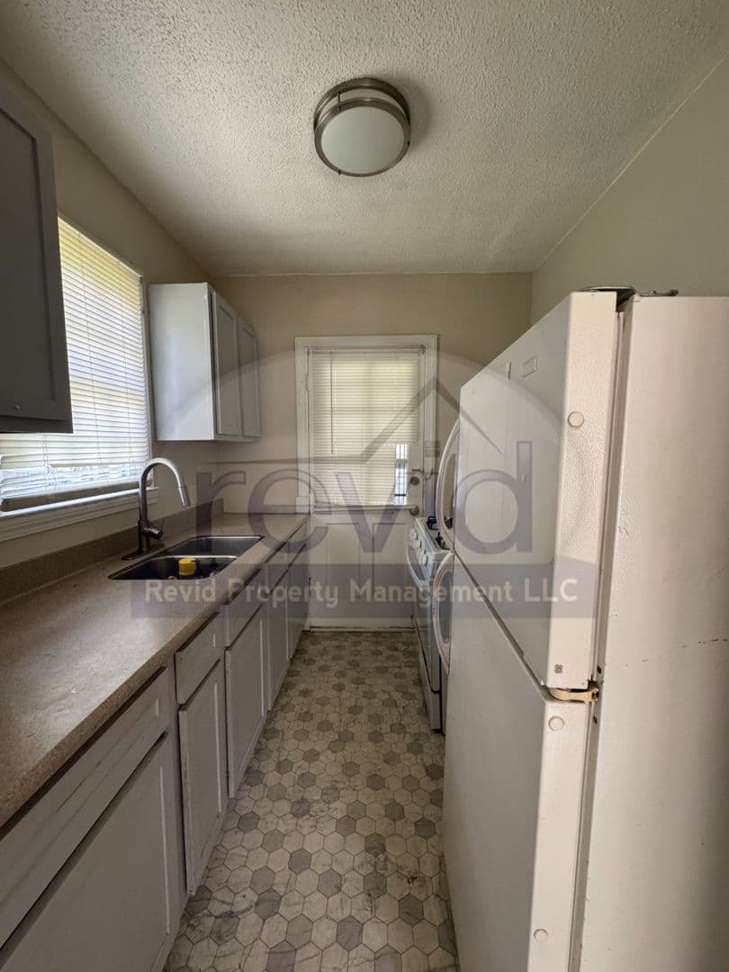 Memphis Apartment: 322 Hodges St.